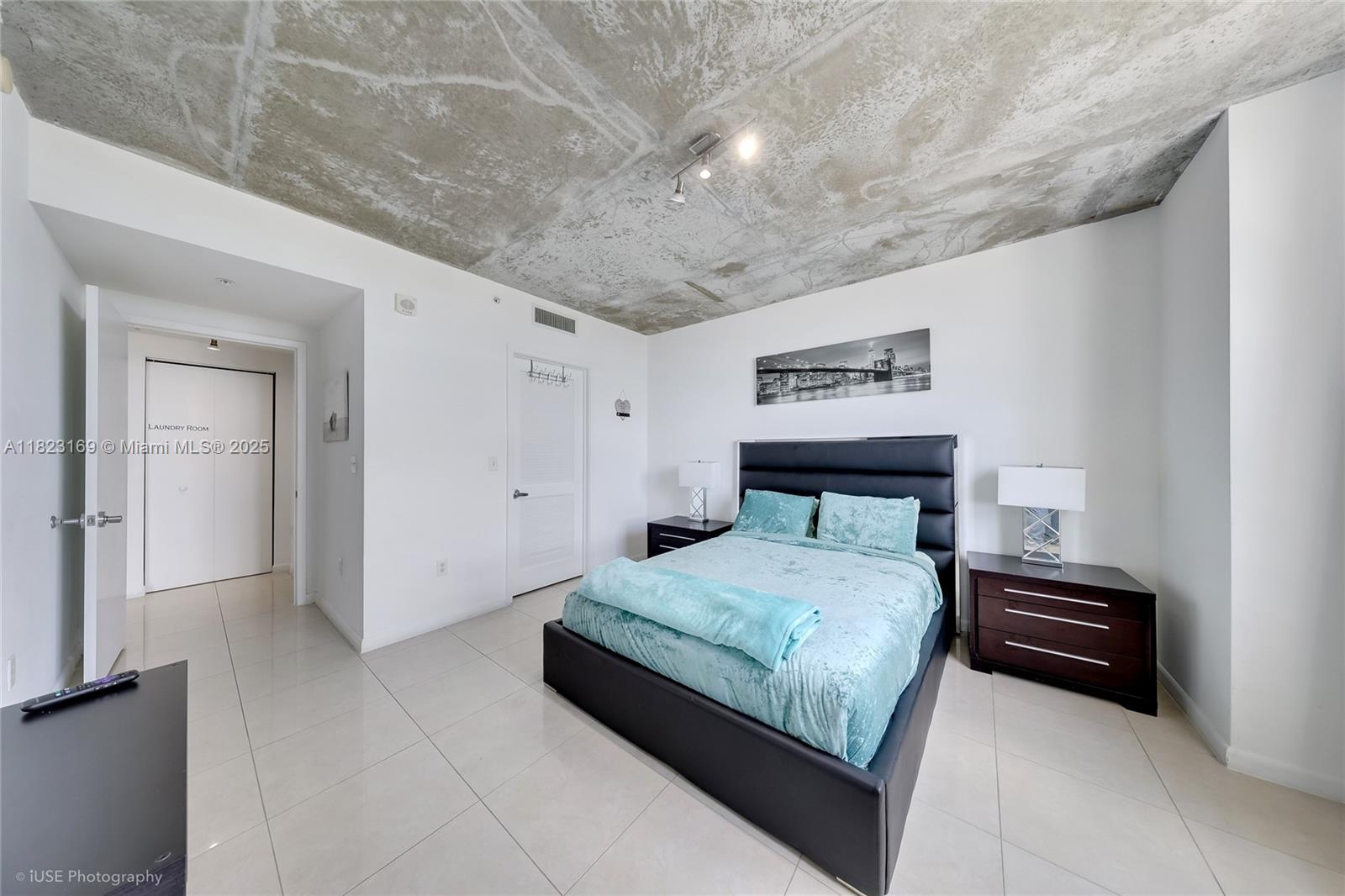 MIDBLOCK MIAMI CONDO - Residential