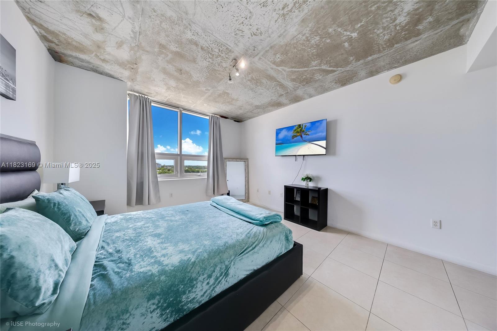 MIDBLOCK MIAMI CONDO - Residential