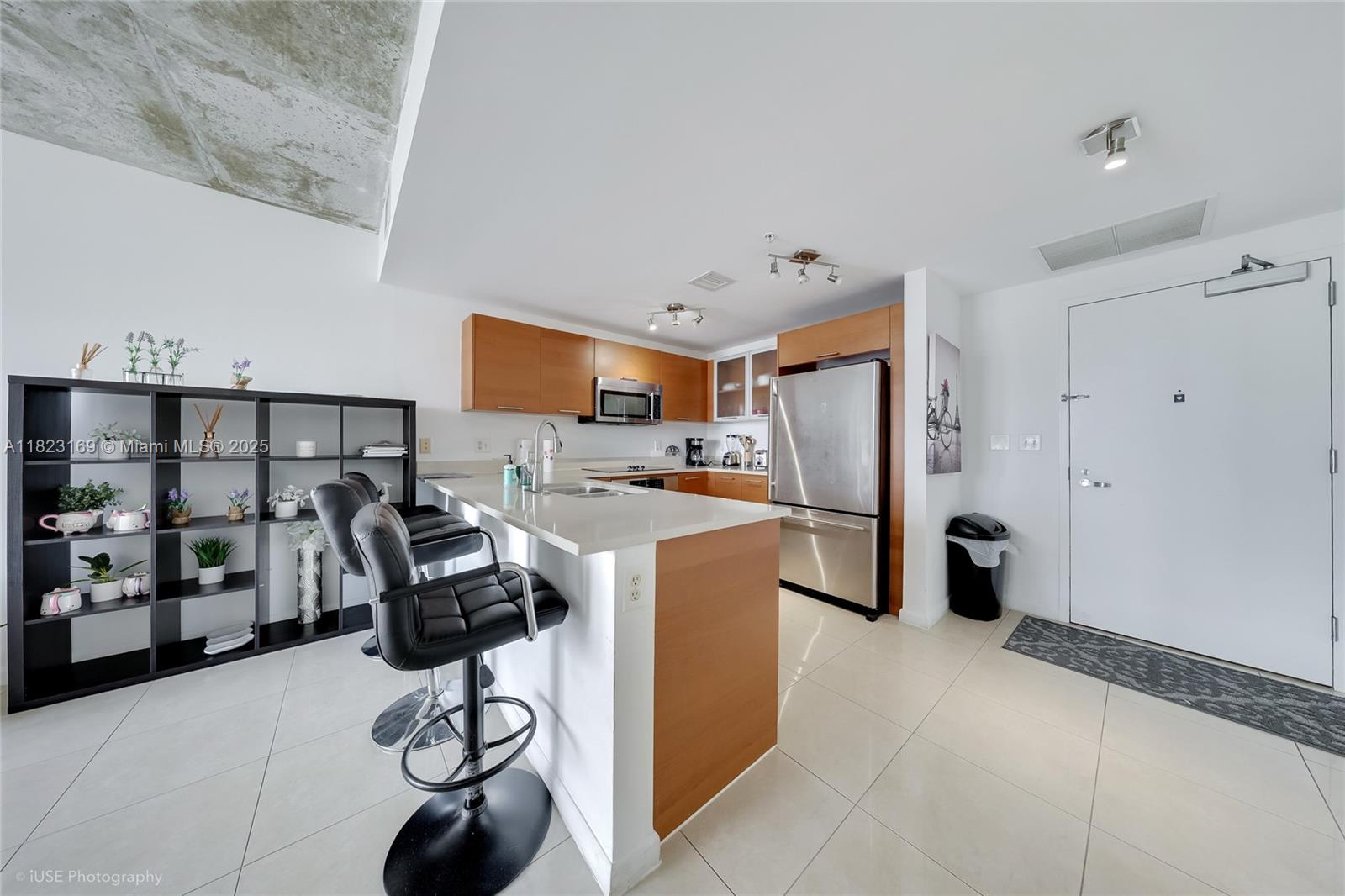 MIDBLOCK MIAMI CONDO - Residential