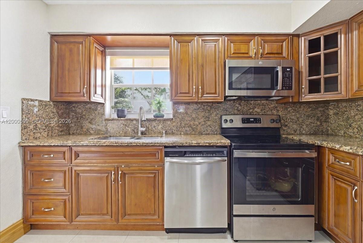 PALM SPRINGS LAKES 2ND AD - Residential