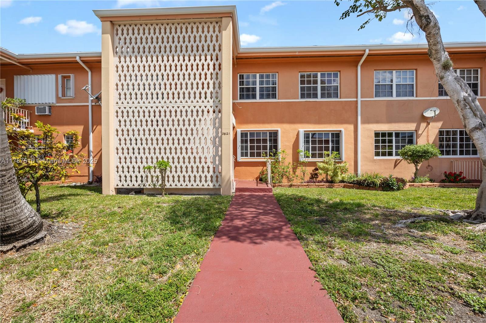 Property for Sale at 3621 Sw 10th St 4B, Miami, Broward County, Florida - Bedrooms: 1 
Bathrooms: 1  - $199,999