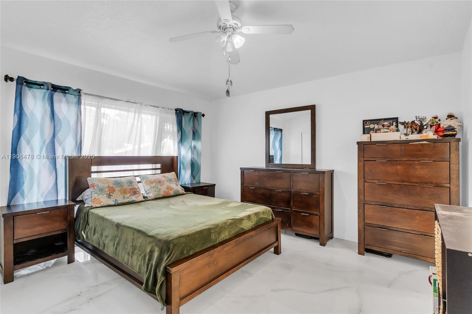 PRECIOUS HOMES AT LAKES B - Residential