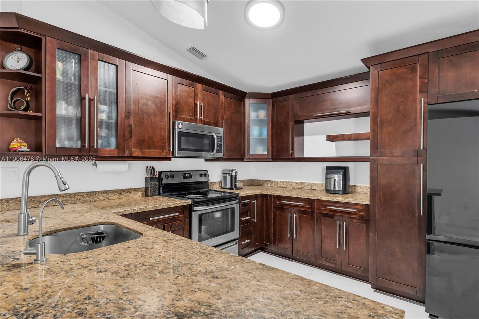 PRECIOUS HOMES AT LAKES B - Residential