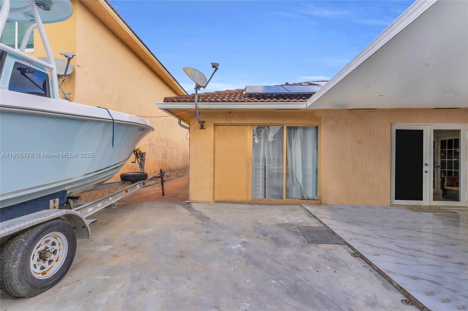 PRECIOUS HOMES AT LAKES B - Residential