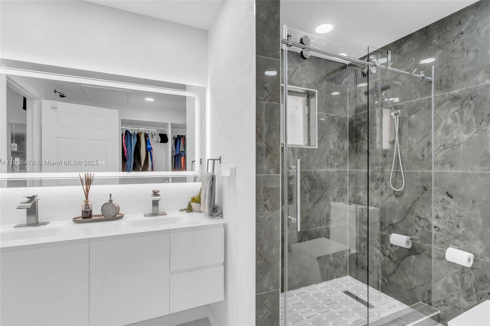 PRECIOUS HOMES AT LAKES B - Residential