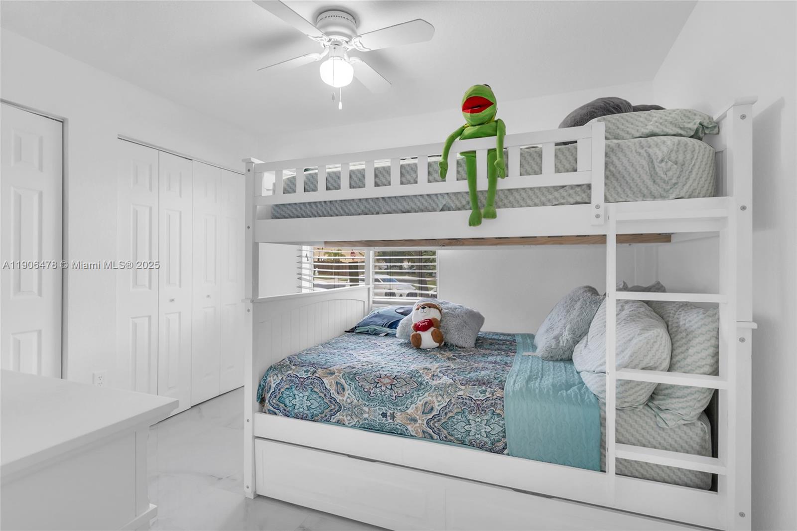 PRECIOUS HOMES AT LAKES B - Residential