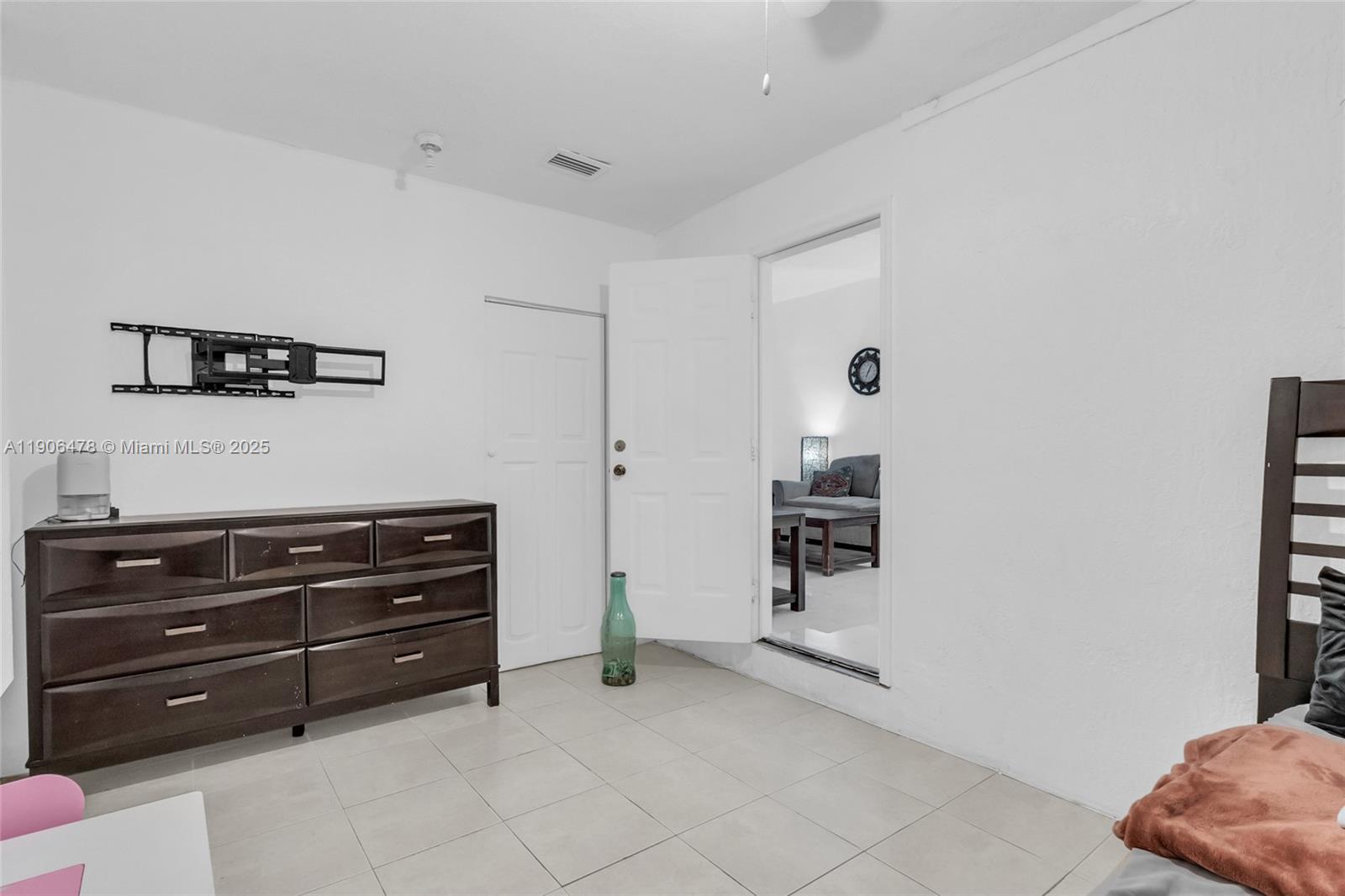 PRECIOUS HOMES AT LAKES B - Residential