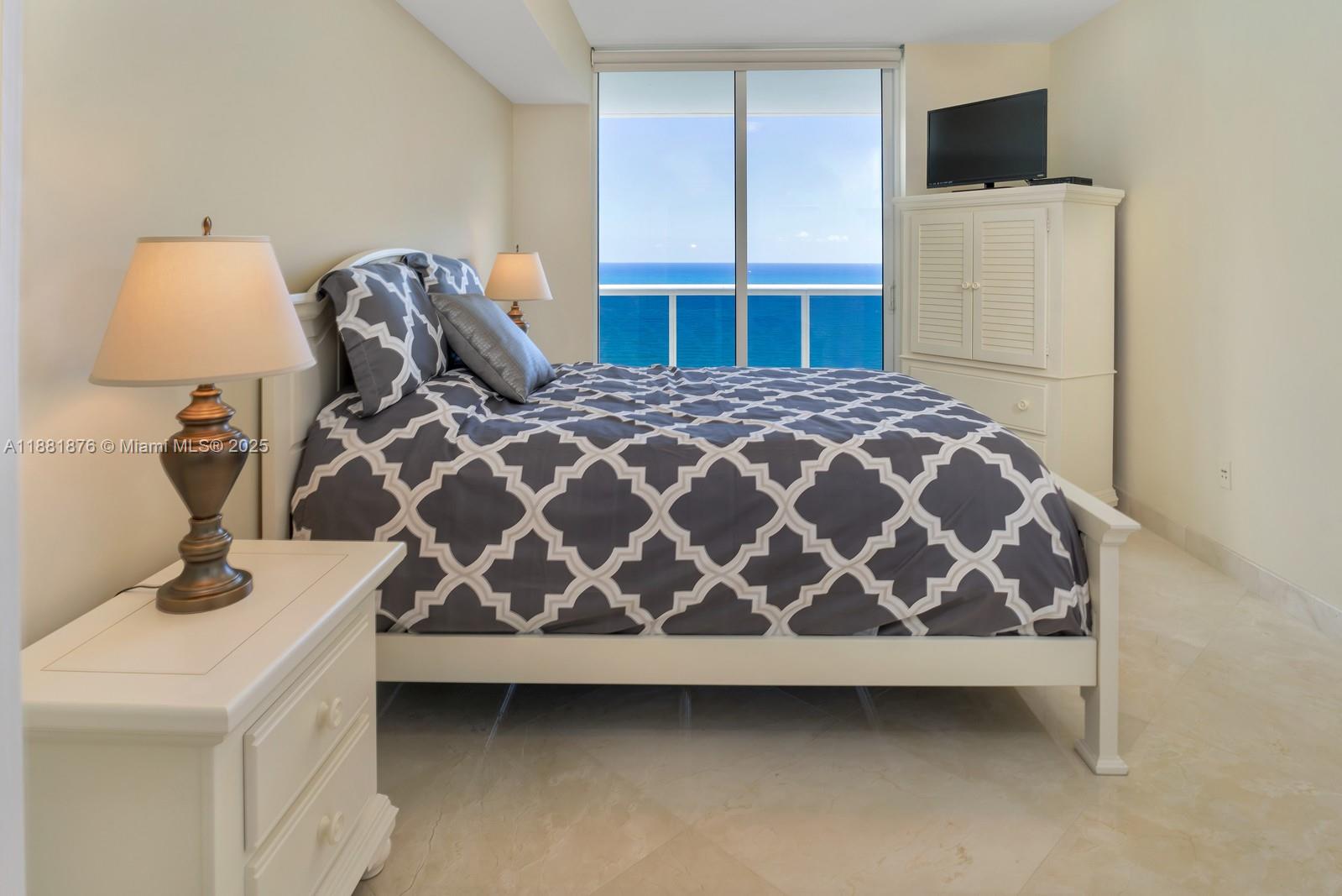 BEACH CLUB CONDO - Residential Lease