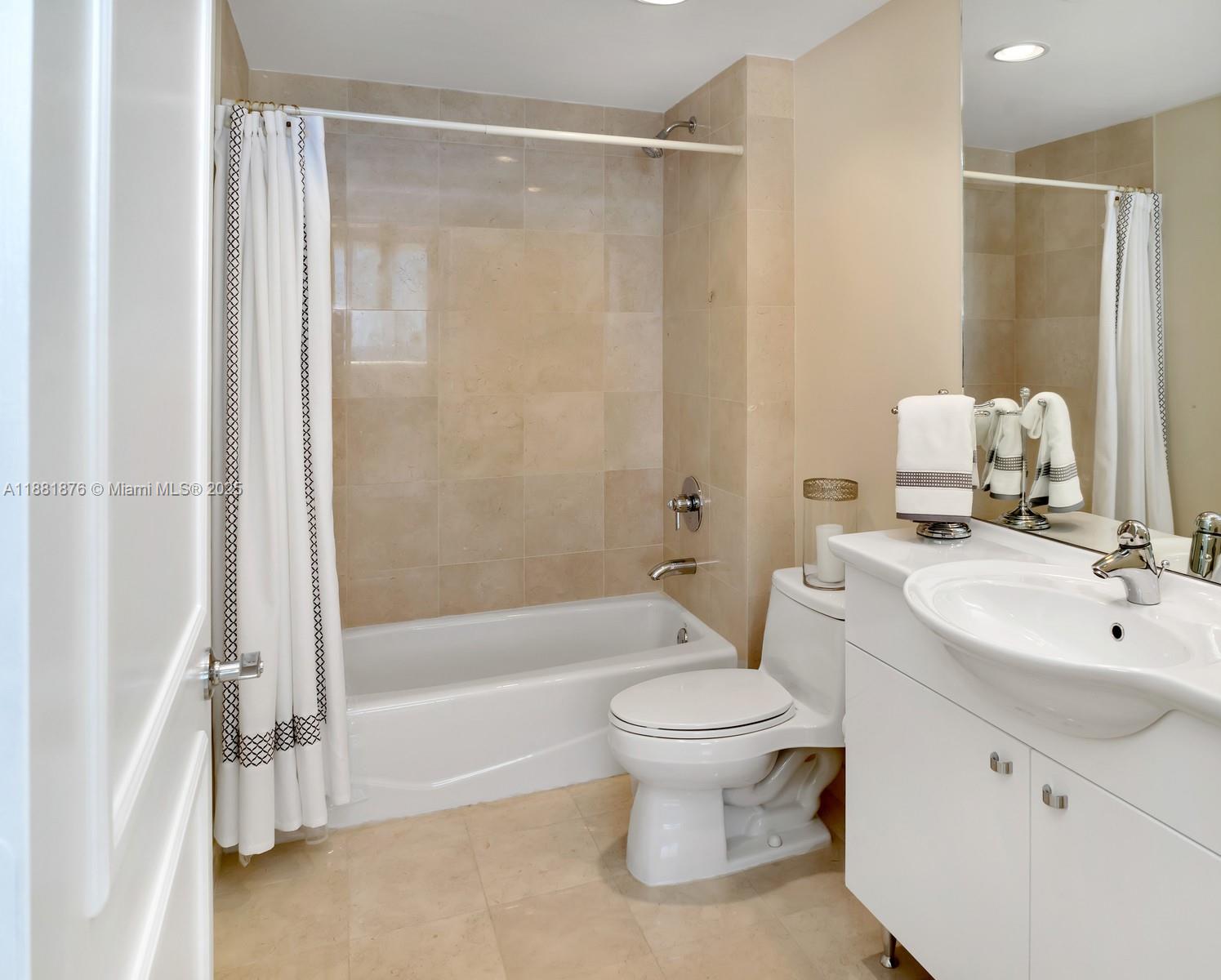 BEACH CLUB CONDO - Residential Lease