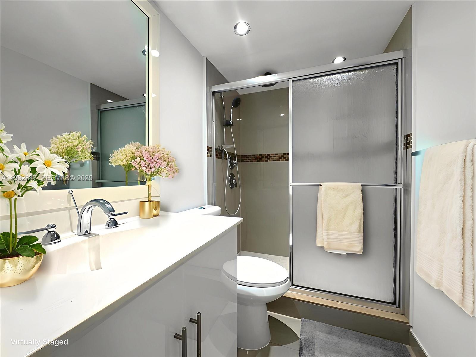 RESIDENCES ON HOLLYWOOD B - Residential Lease