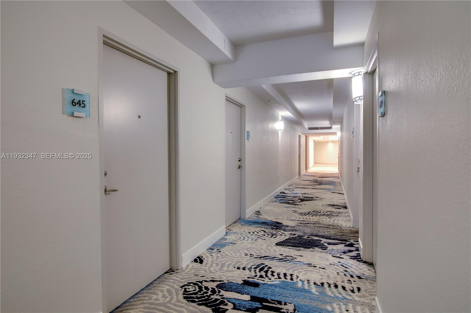 RESIDENCES ON HOLLYWOOD B - Residential Lease