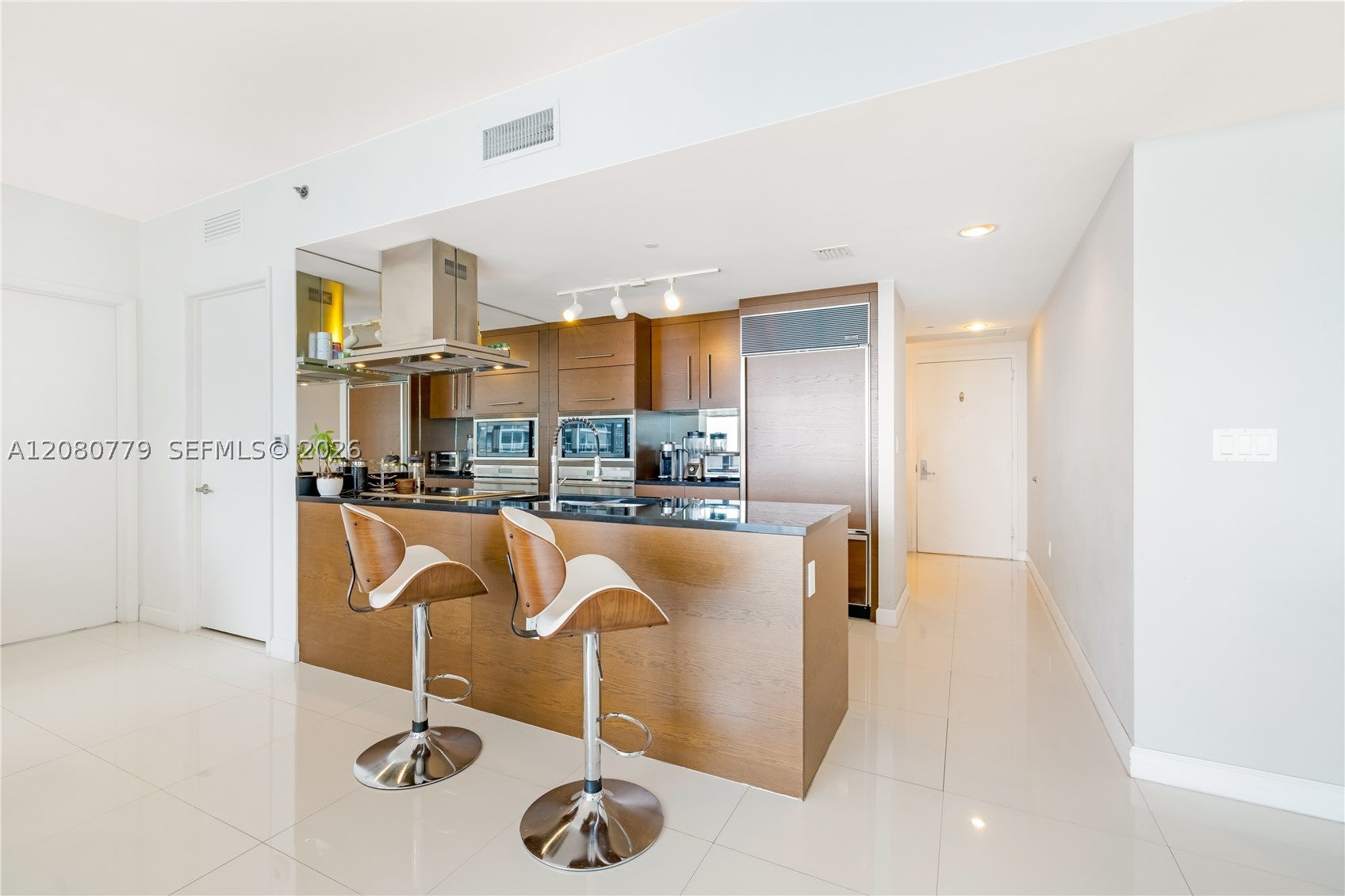 495 Brickell Ave 4704