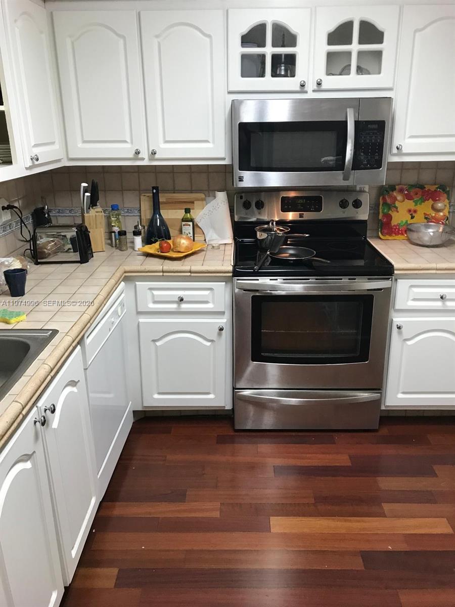 9225 Collins Ave 903