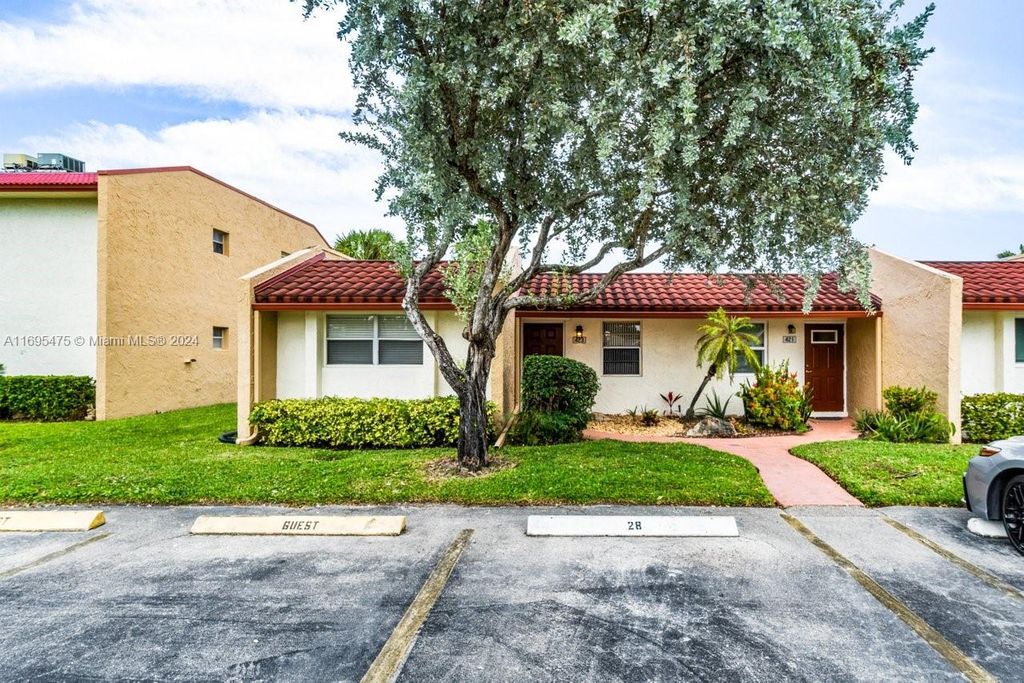 Photo of 423 Lake Evelyn Dr #423, West Palm Beach, FL 33411 (MLS # A11695475)