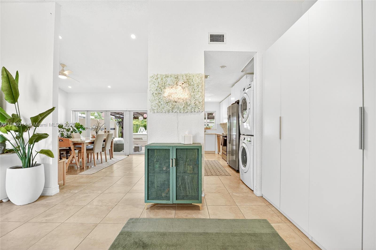 VENEZIA HOMES ESTATES - Residential