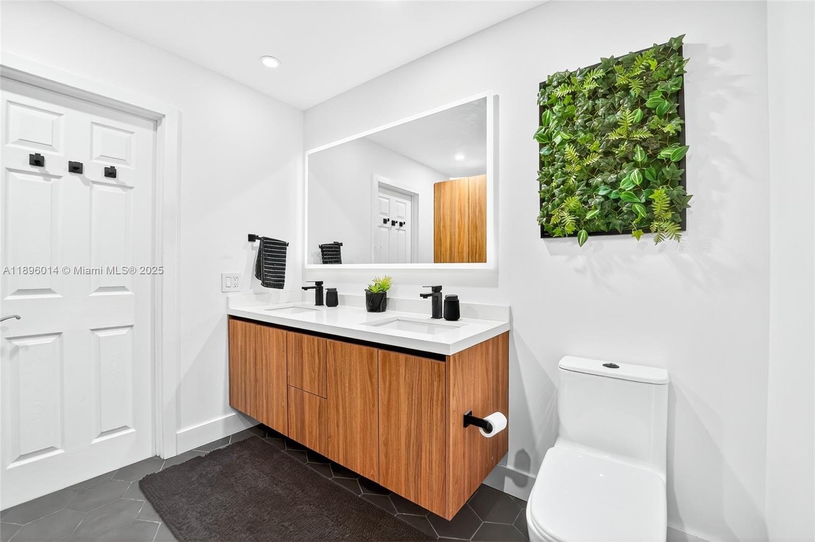 VENEZIA HOMES ESTATES - Residential