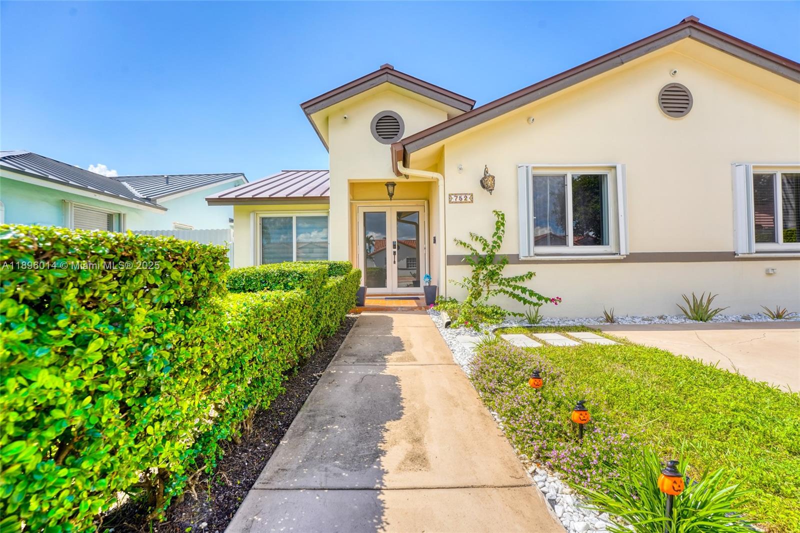 VENEZIA HOMES ESTATES - Residential