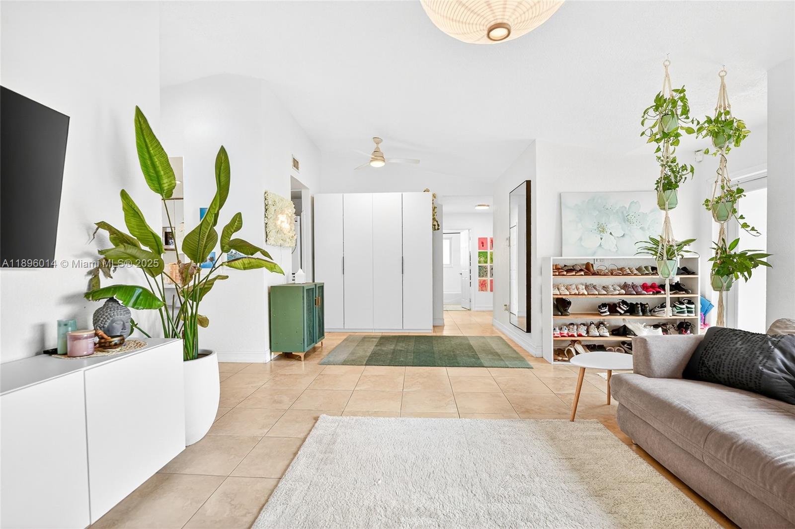 VENEZIA HOMES ESTATES - Residential