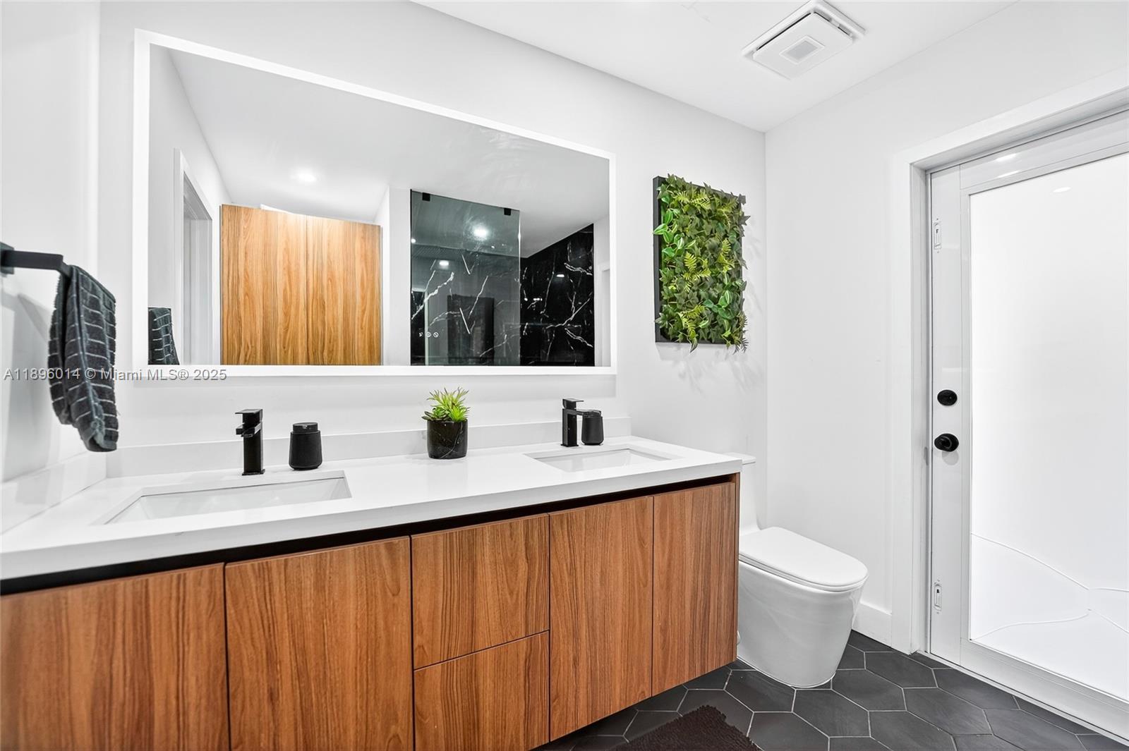 VENEZIA HOMES ESTATES - Residential