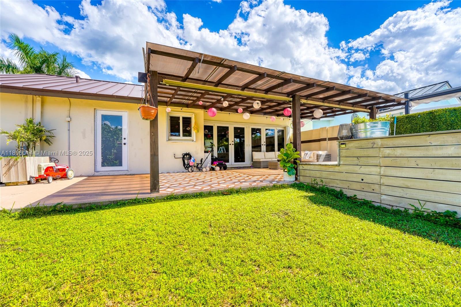 VENEZIA HOMES ESTATES - Residential