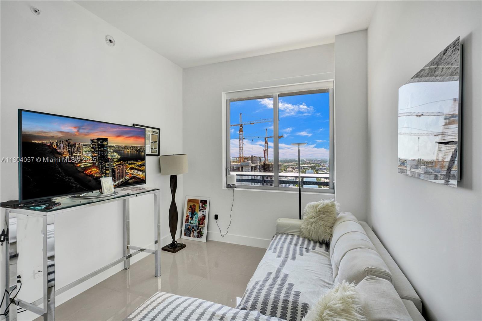 THE HARBOUR SOUTH CONDO - Residential
