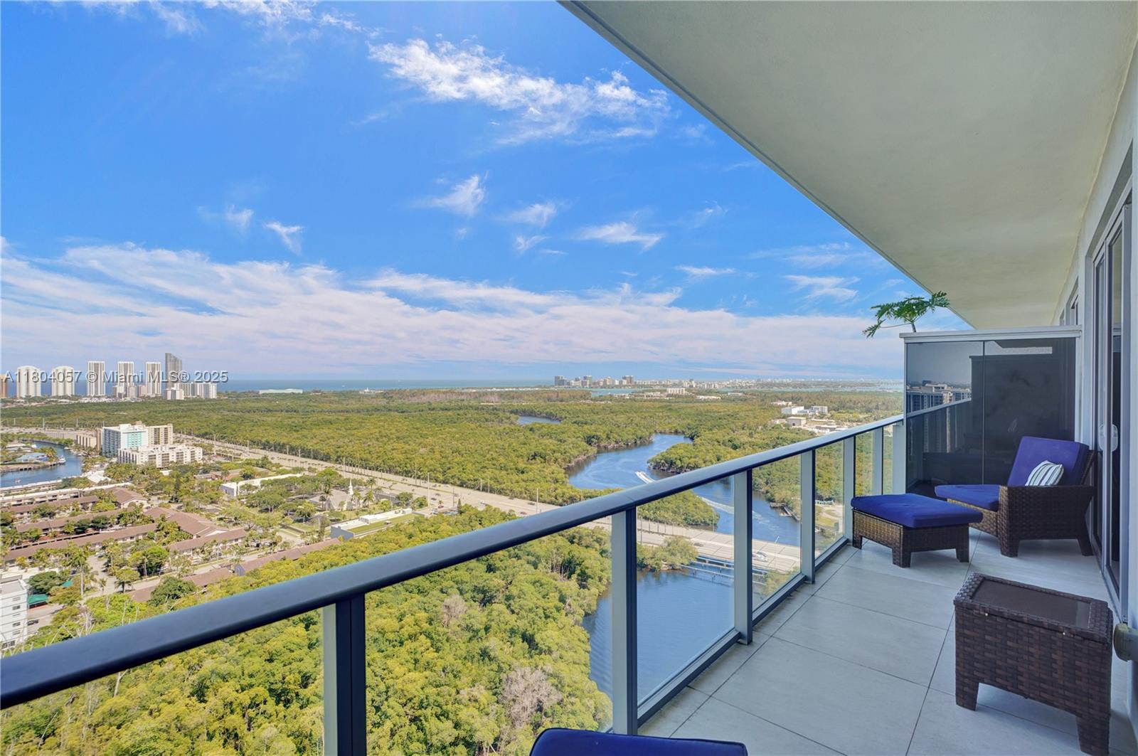 THE HARBOUR SOUTH CONDO - Residential