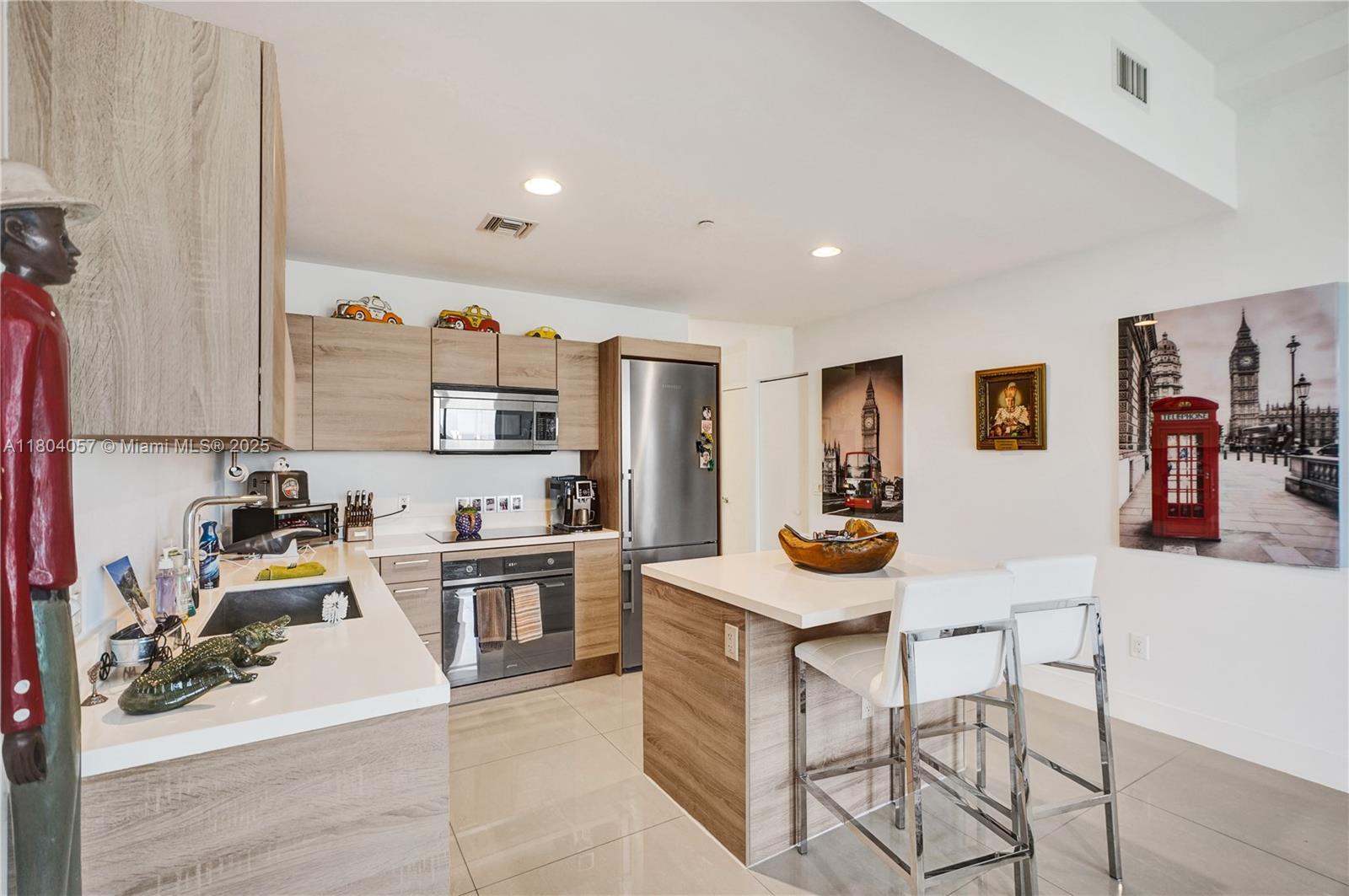 THE HARBOUR SOUTH CONDO - Residential