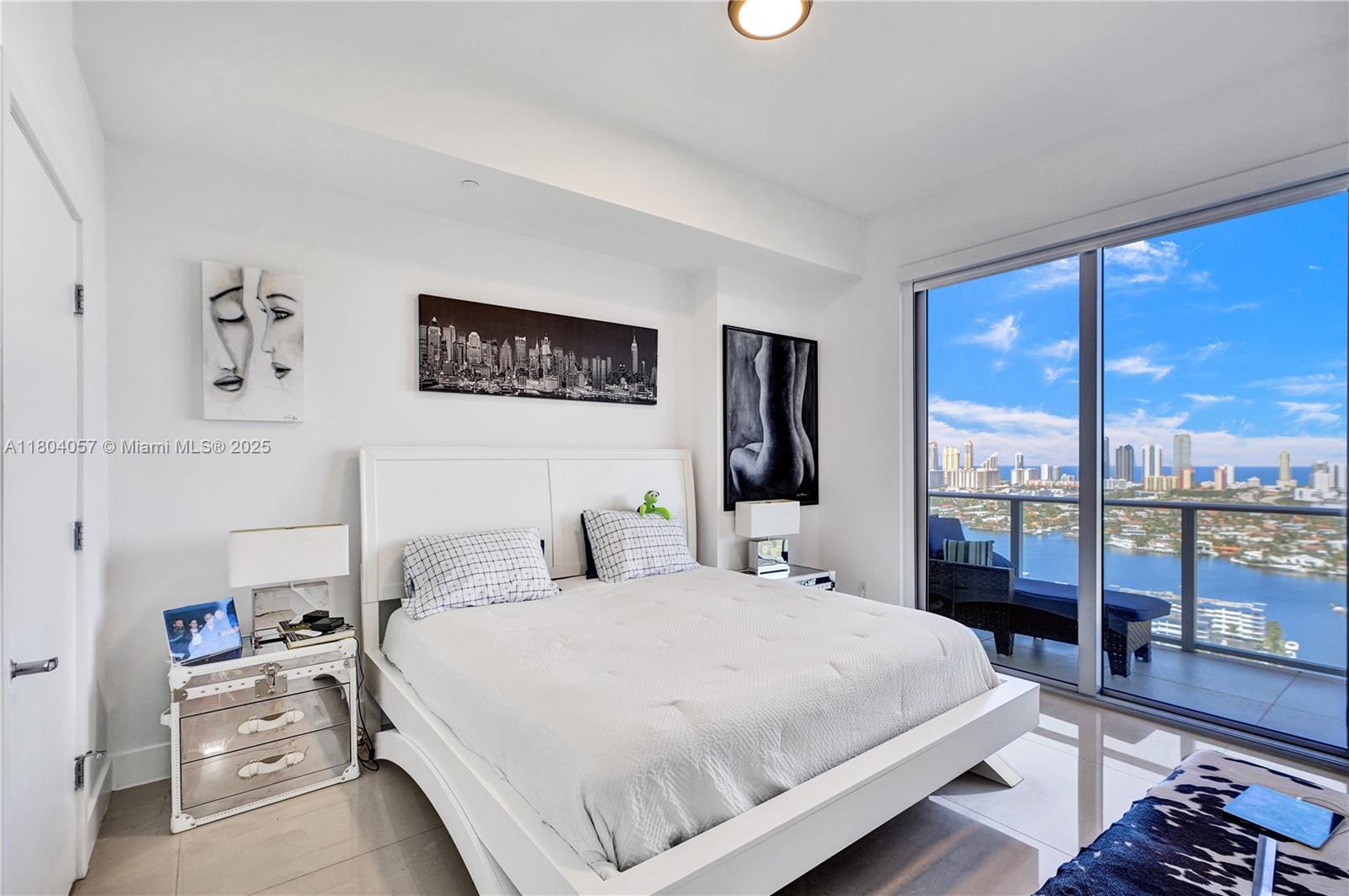 THE HARBOUR SOUTH CONDO - Residential