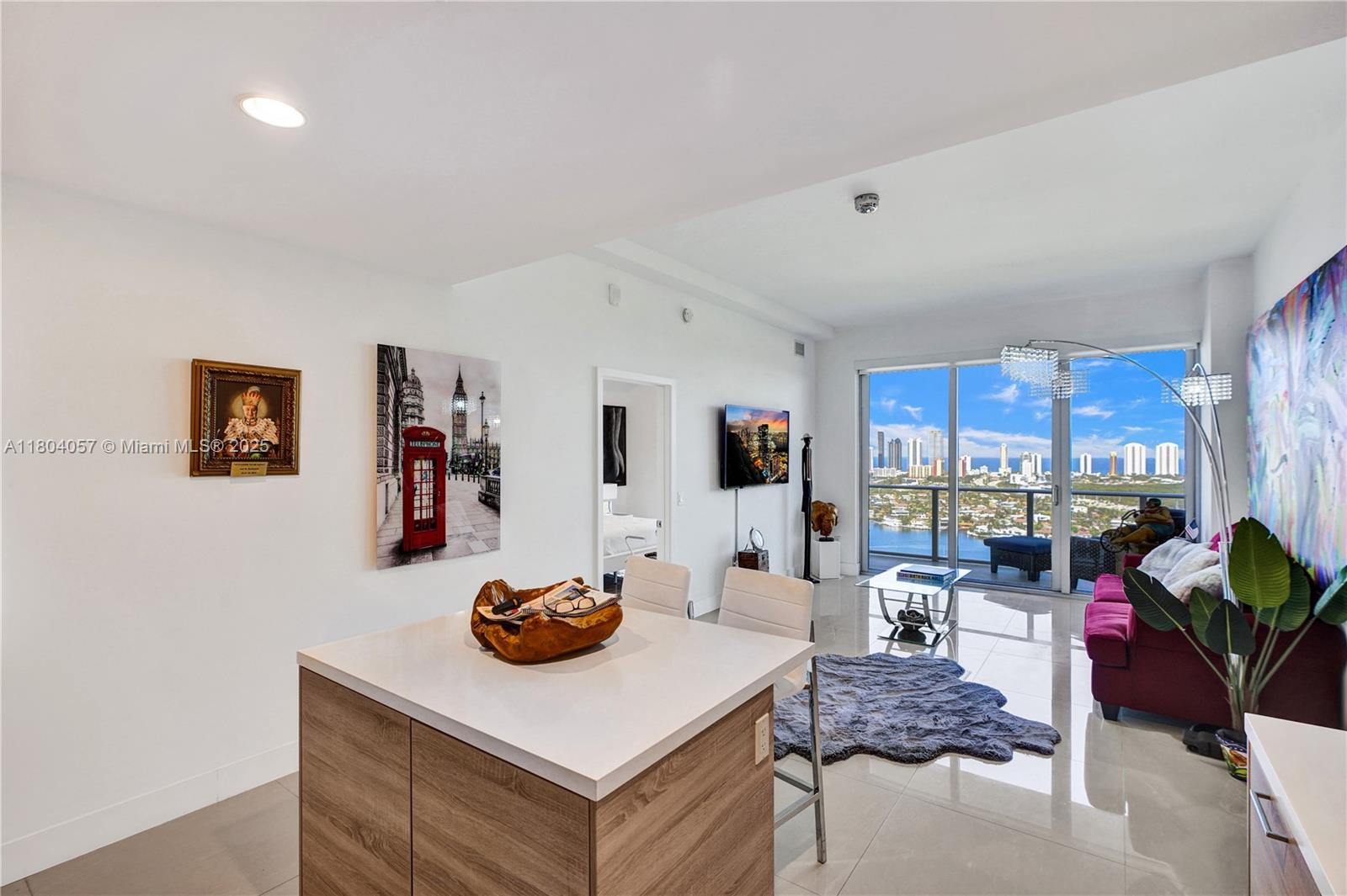 THE HARBOUR SOUTH CONDO - Residential