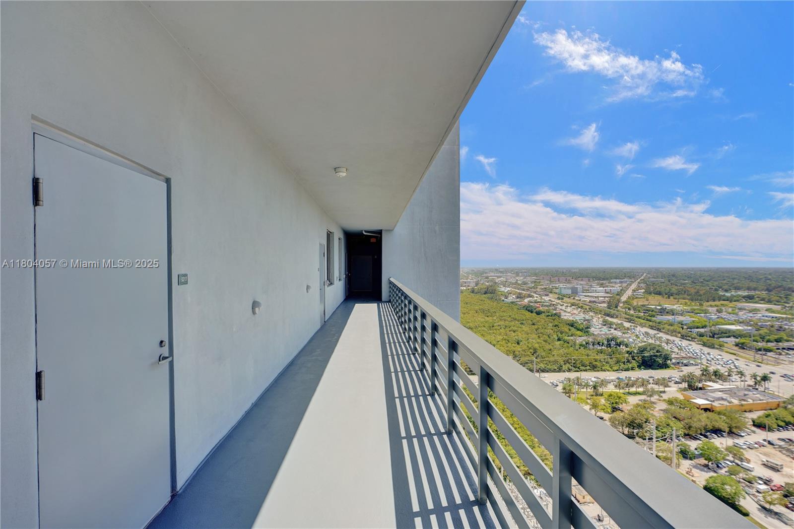 THE HARBOUR SOUTH CONDO - Residential