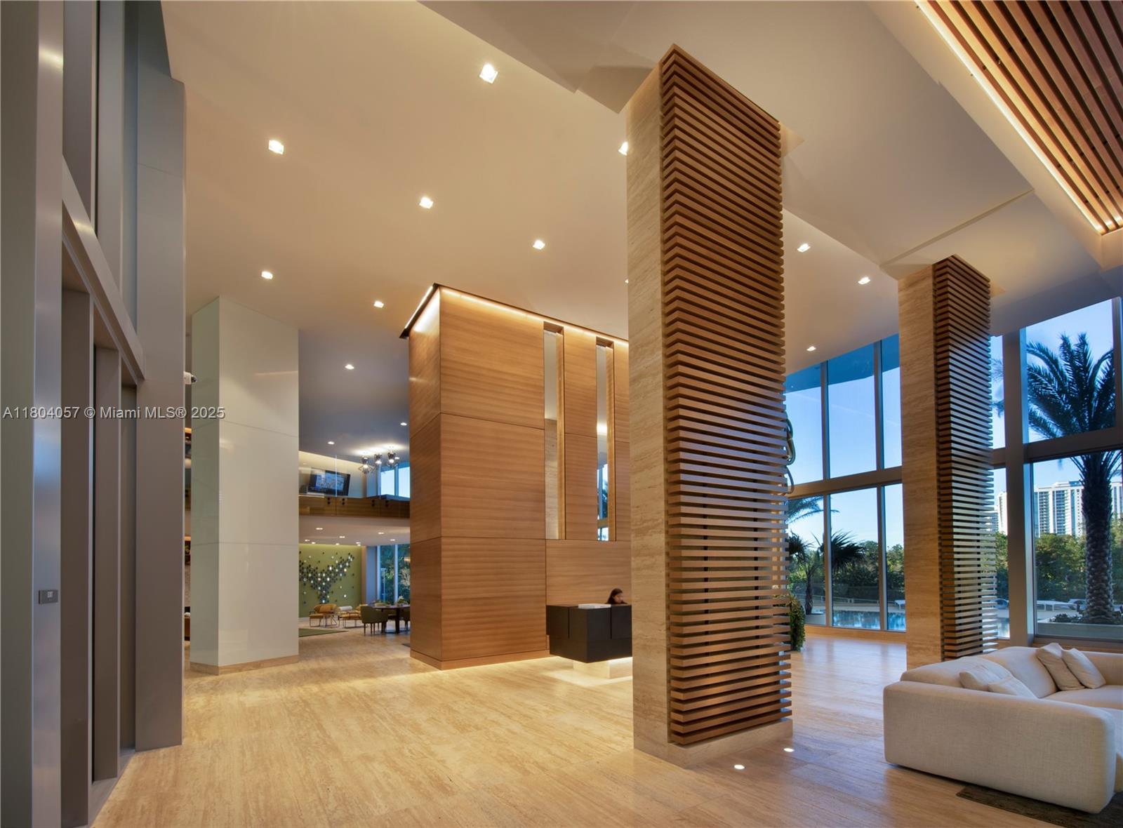 THE HARBOUR SOUTH CONDO - Residential