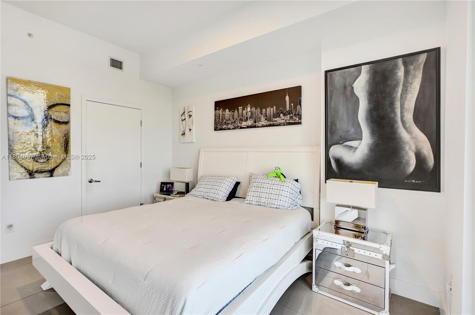 THE HARBOUR SOUTH CONDO - Residential