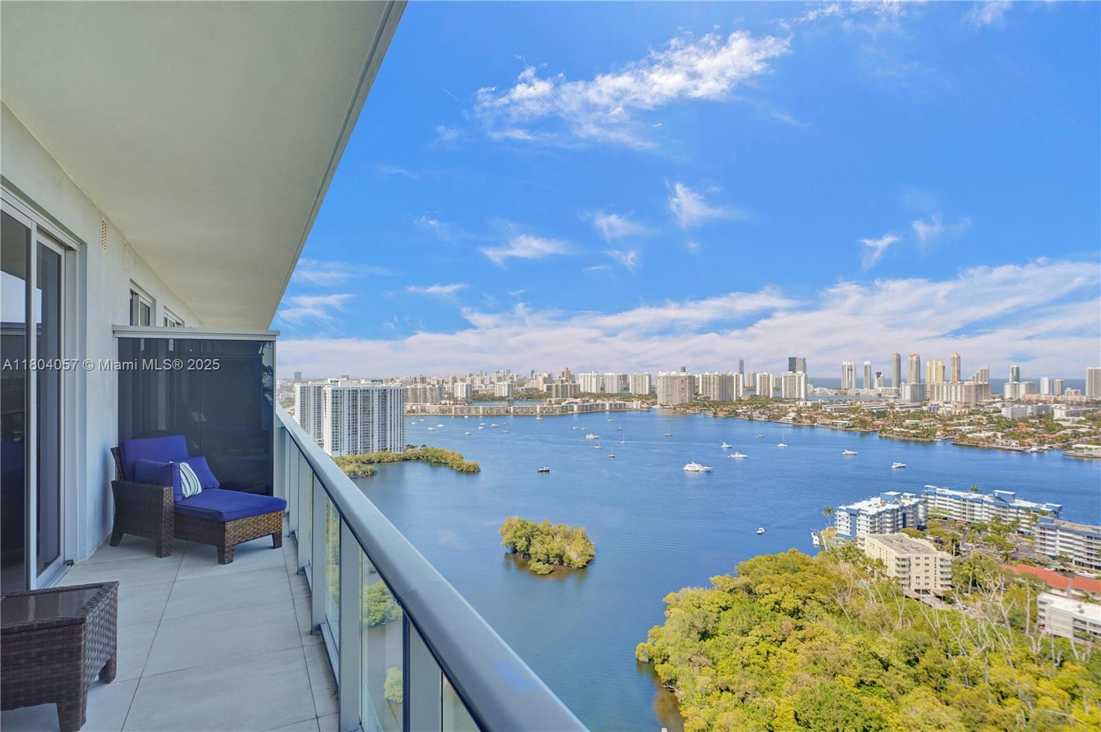 THE HARBOUR SOUTH CONDO - Residential