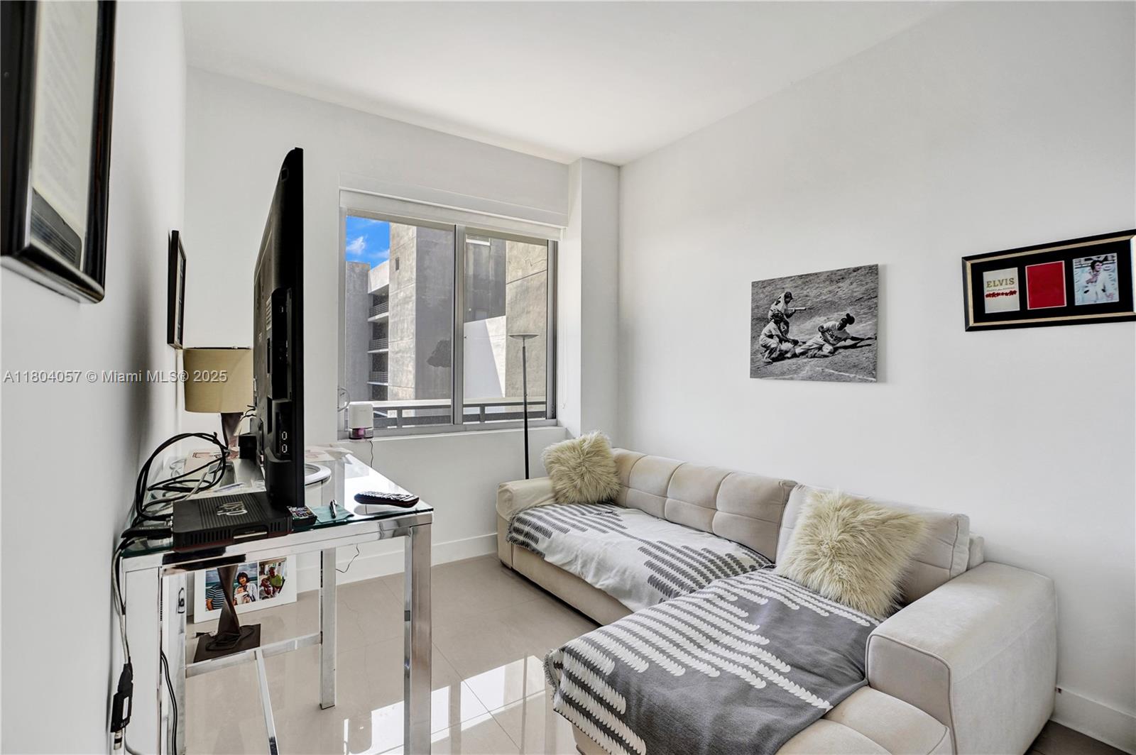 THE HARBOUR SOUTH CONDO - Residential