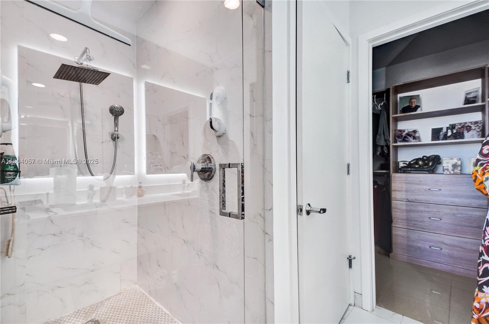 THE HARBOUR SOUTH CONDO - Residential