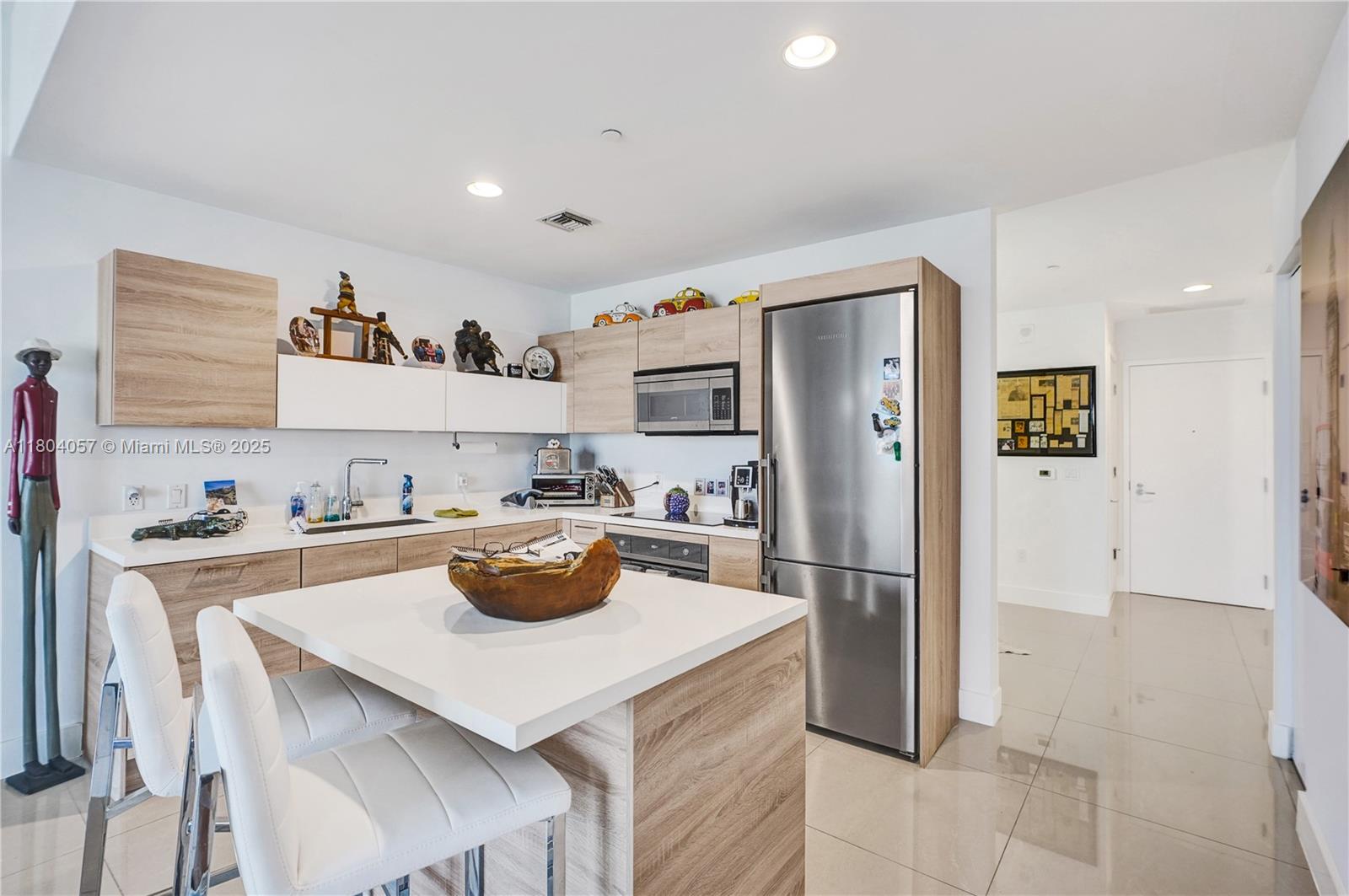 THE HARBOUR SOUTH CONDO - Residential