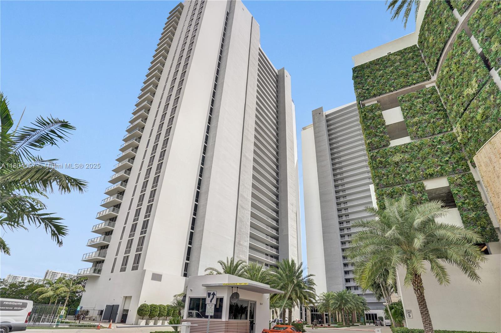 THE HARBOUR SOUTH CONDO - Residential