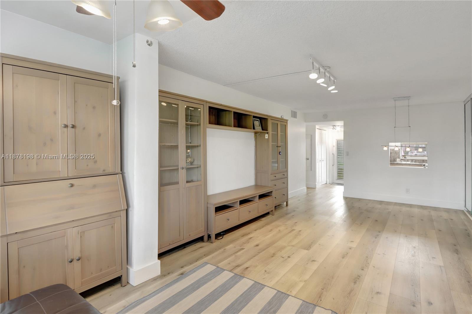 SUNRISE LAKES 90 CONDO - Residential