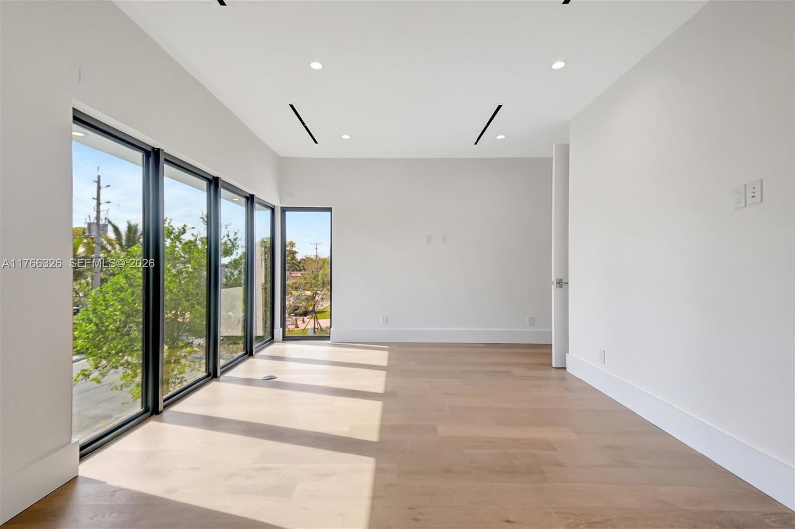 NORTH LAKE WORTH - Residential