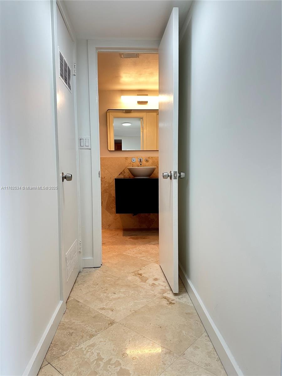 345 Ocean Dr 1022