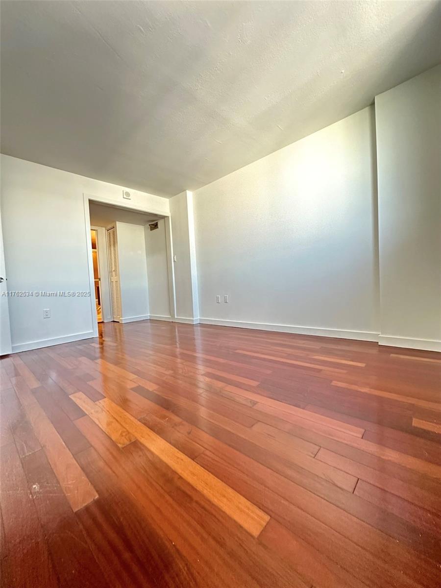 345 Ocean Dr 1022