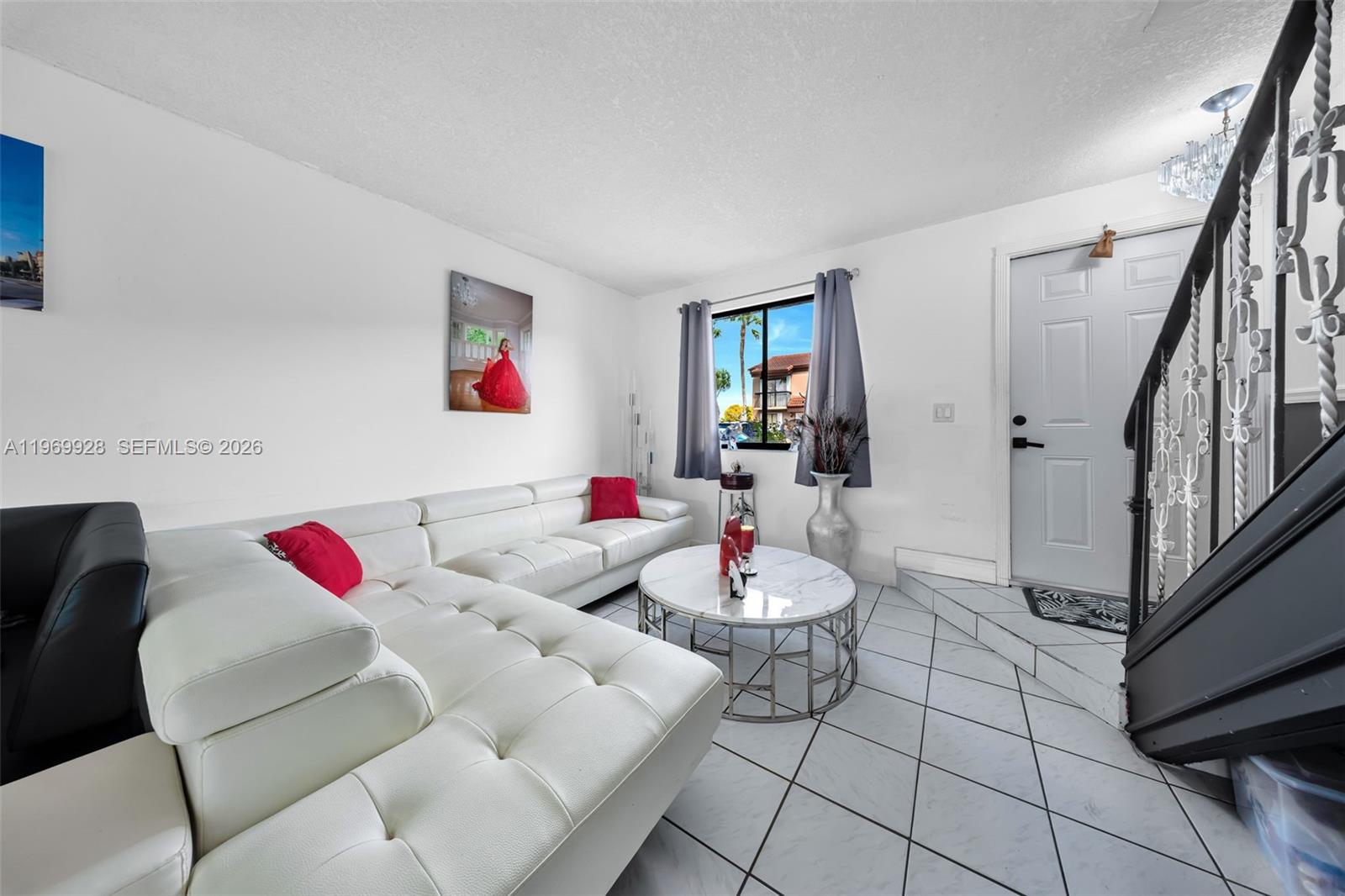 VILLAS UNIVERSITY SQUARE - Residential