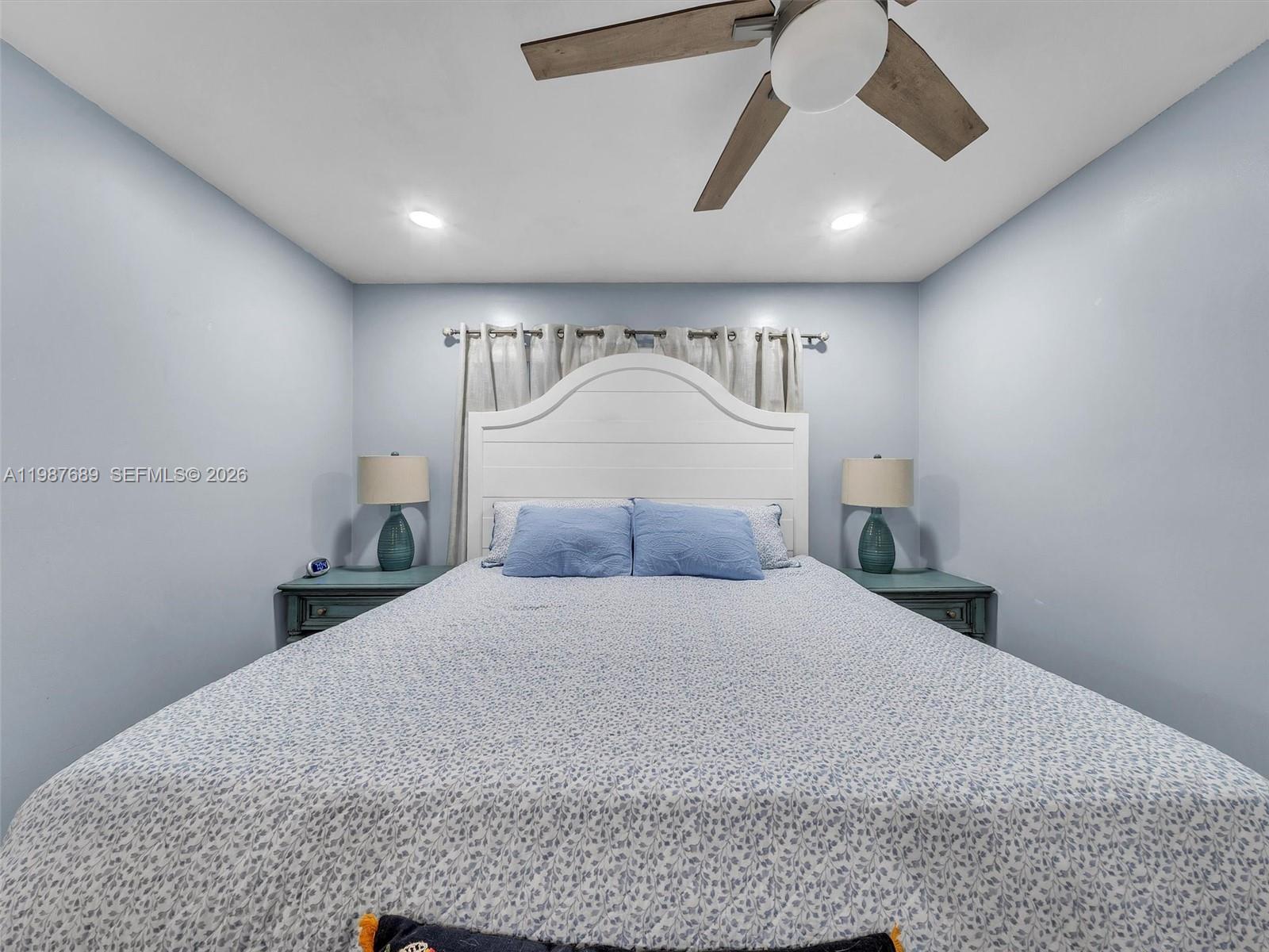 PASADENA LAKES SOUTH - Residential