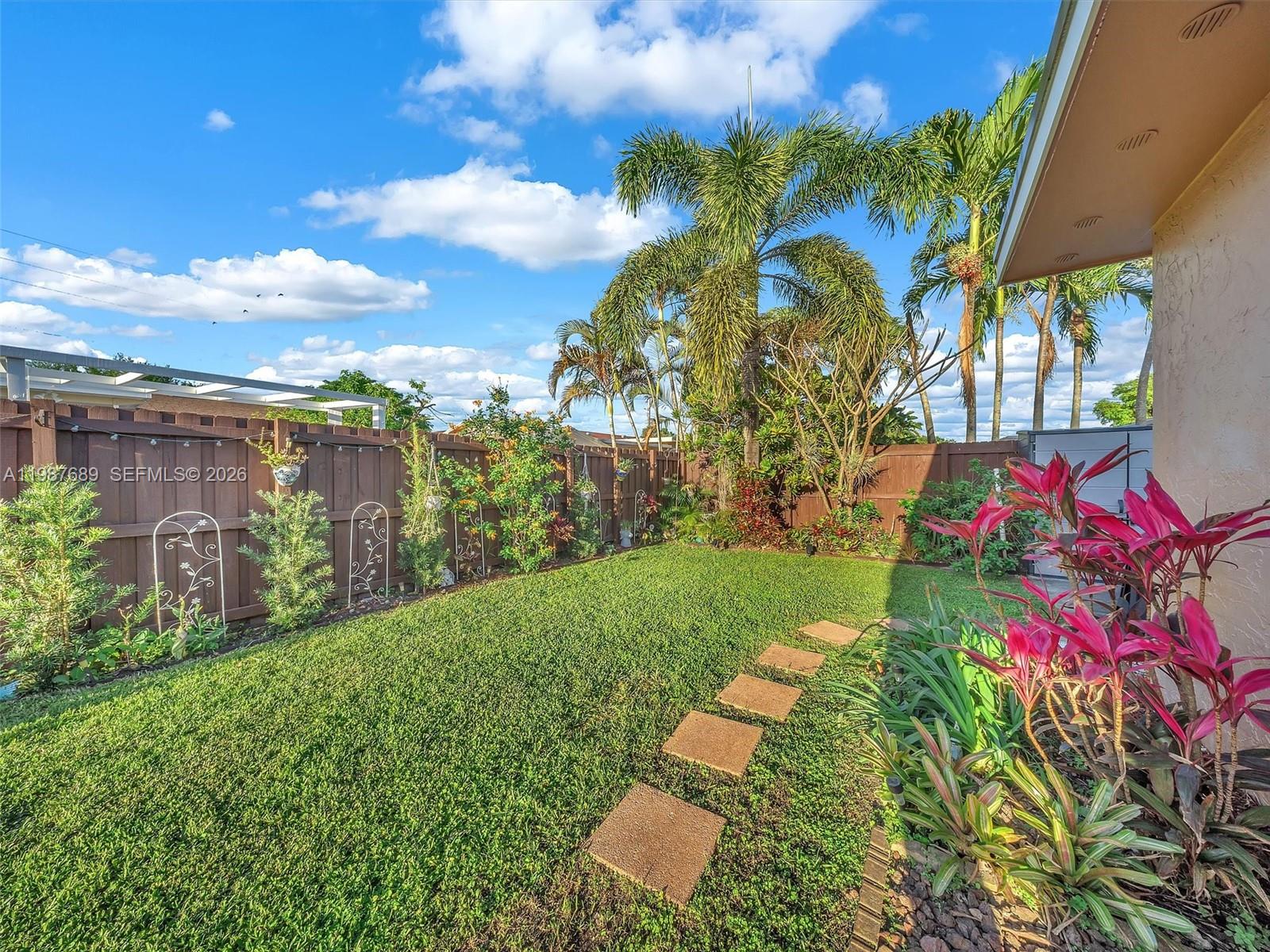 PASADENA LAKES SOUTH - Residential