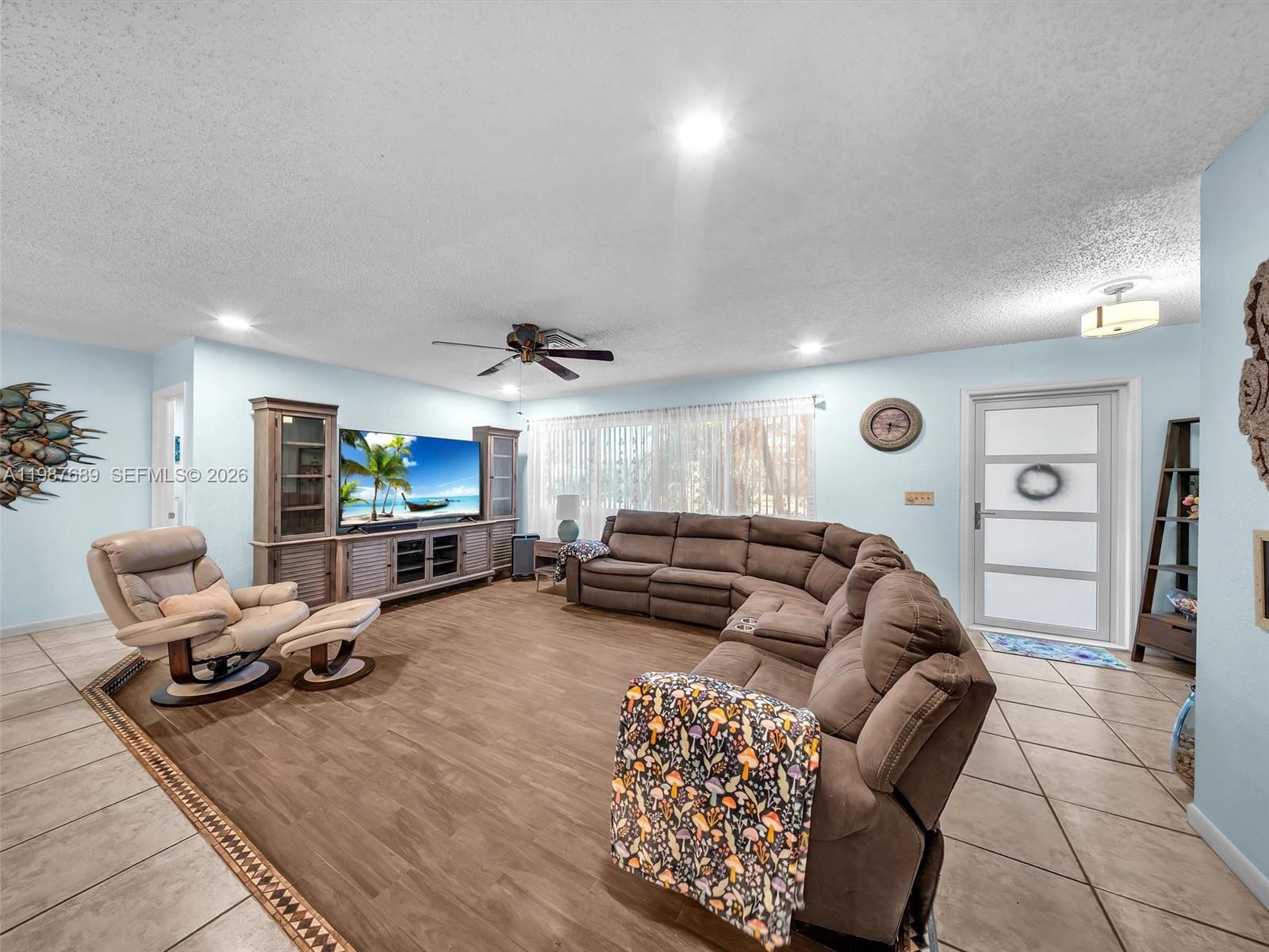 PASADENA LAKES SOUTH - Residential