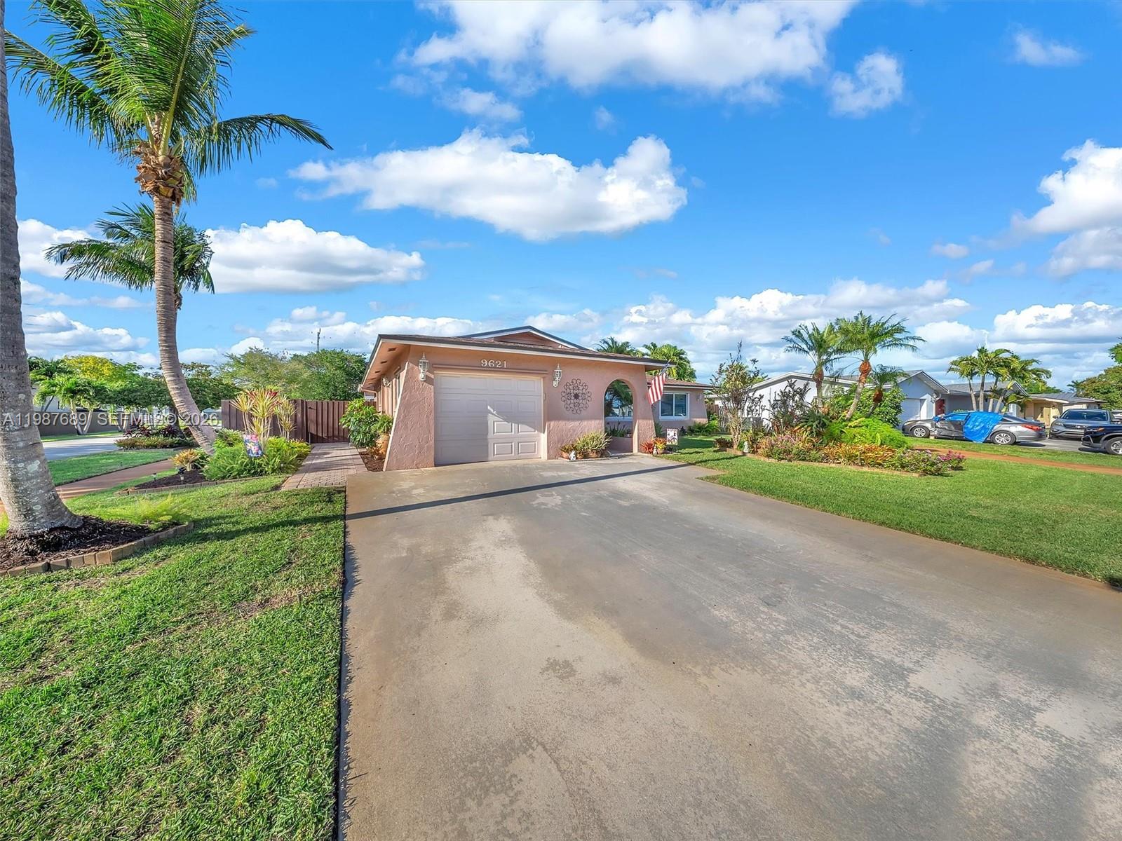 PASADENA LAKES SOUTH - Residential