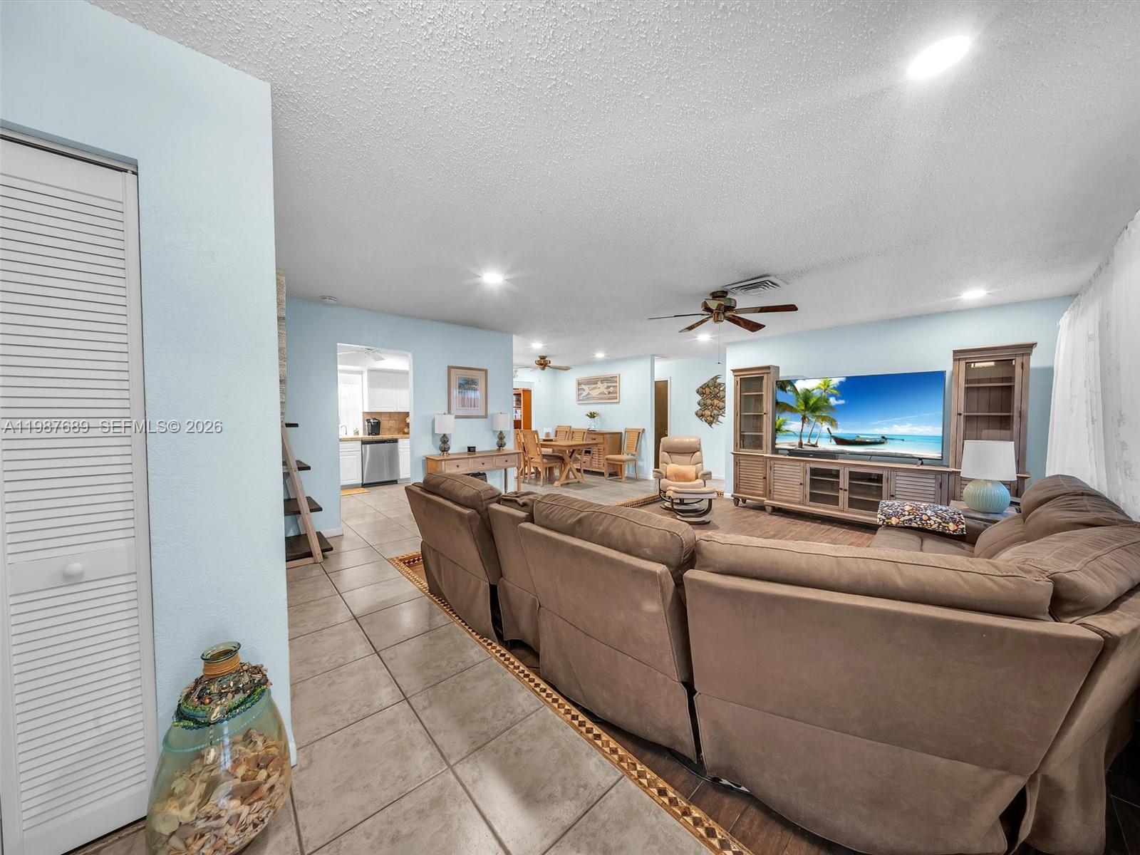 PASADENA LAKES SOUTH - Residential