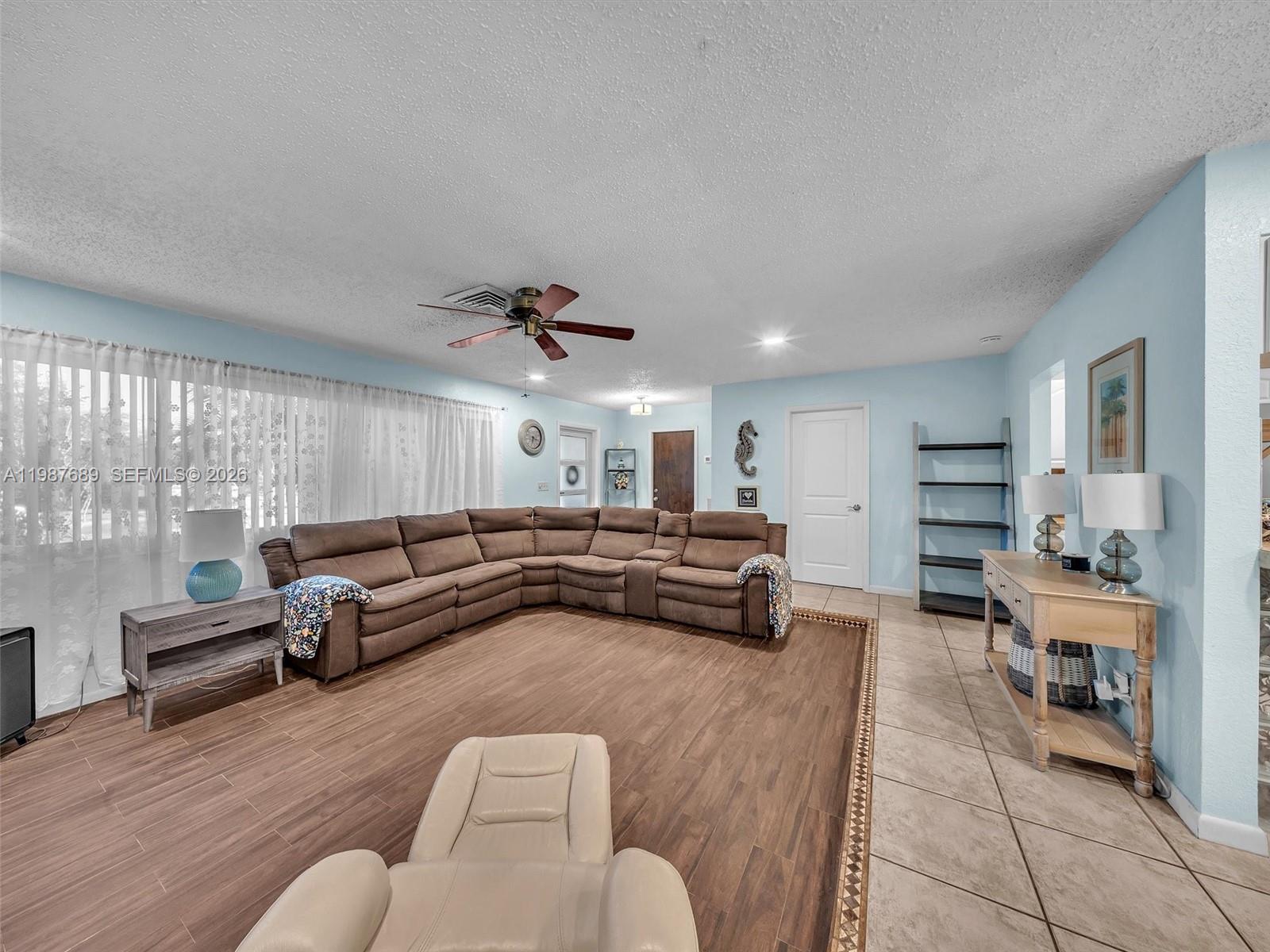 PASADENA LAKES SOUTH - Residential