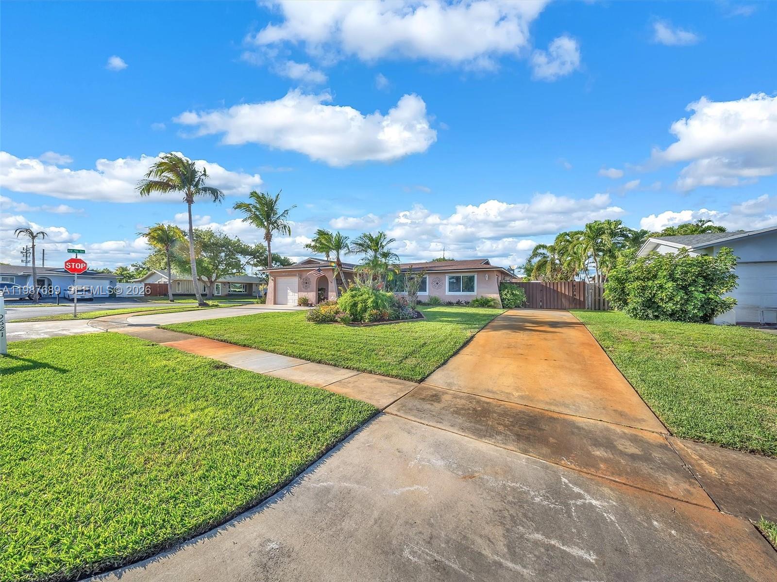 PASADENA LAKES SOUTH - Residential