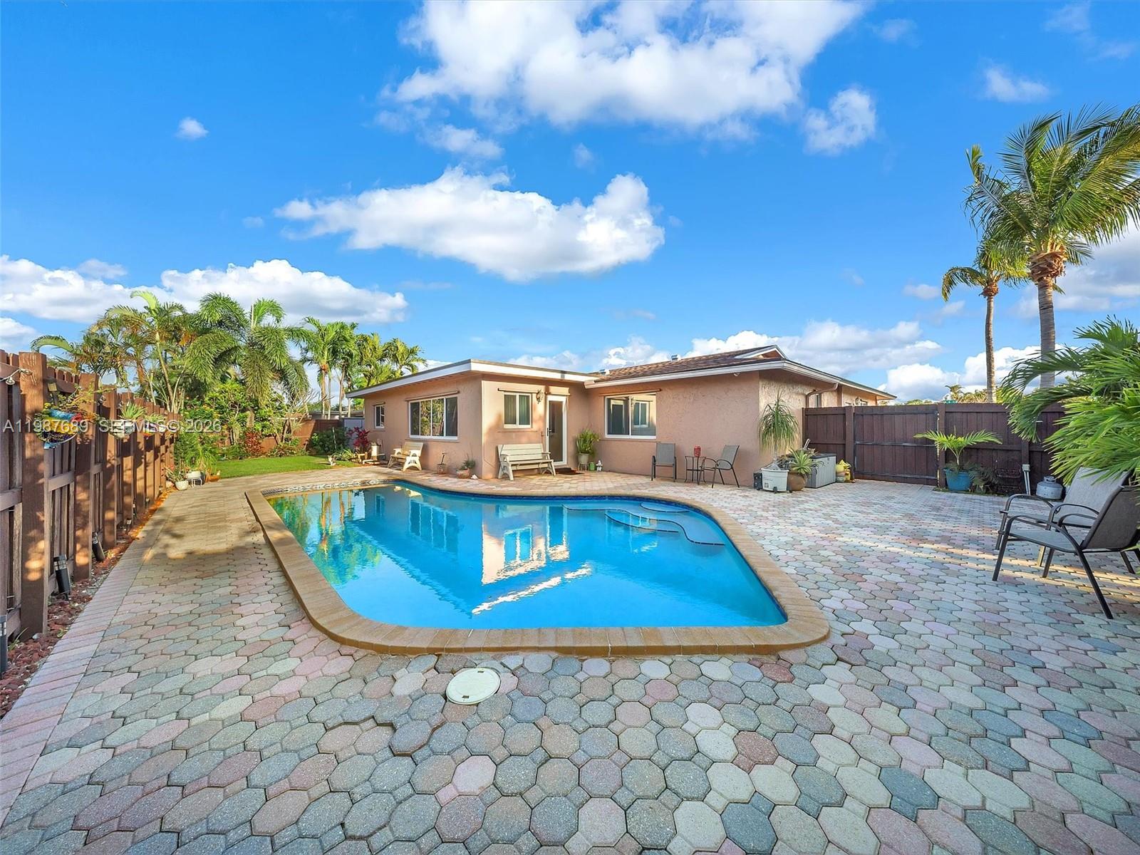 PASADENA LAKES SOUTH - Residential